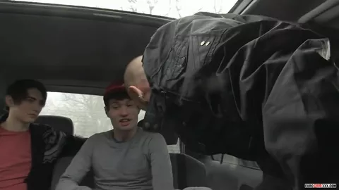 Scott, Kyle & Jamie vögeln im Minivan