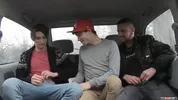 Scott, Kyle e Jamie scopano in un minivan