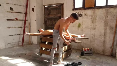 Angel è fatto per godere alla mercé del suo master