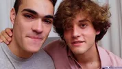 Blake Wilder prête sa grosse queue au cul de Sebastian Sky