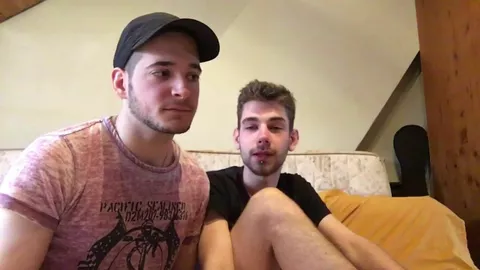 Sextape bareback de dois namorados gatos de Bruxelas