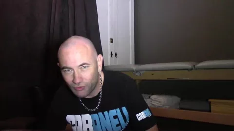 Jess Royan leva no bareback de um twink com pau XXL