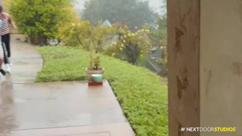 Follado bajo la lluvia