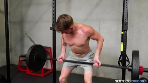 Asiático comido na academia