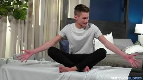 Trevor fa ad Alessandro un massaggio sensuale e bollente