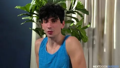 Trevor donne à Alessandro un massage sensuel et torride