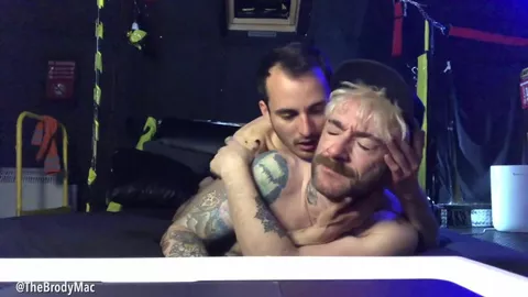 Schwule Leidenschaft im Dungeon