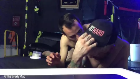 Schwule Leidenschaft im Dungeon