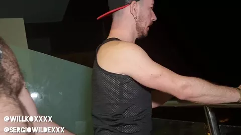 Défoncé par un mâle poilu