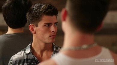 Seth Peterson baise le cul du jeune mec noir Kai Taylor