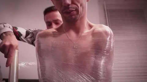 Jeune gars, bon suceur, veut se faire baiser hard – Dominic Everhard & Patrick Vlad