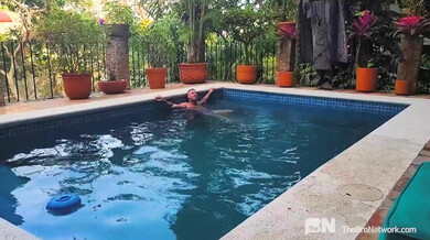 Buen culo ofrecido – Leo Bacchus, Benji Vega