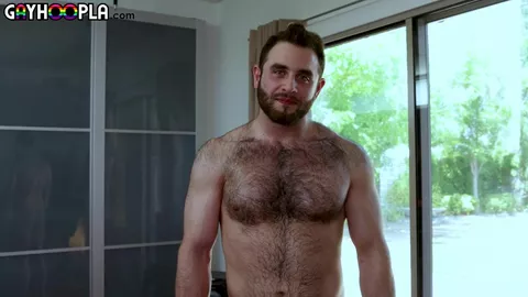 Isaac Hauncho, un vero maschio peloso che fa di tutto per la camera!