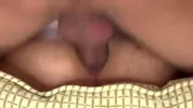 Jeune mec bien outillé baise un homme plus âgé