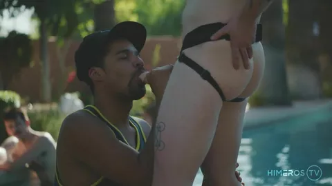 Scopato dai Trans Guys in piscina