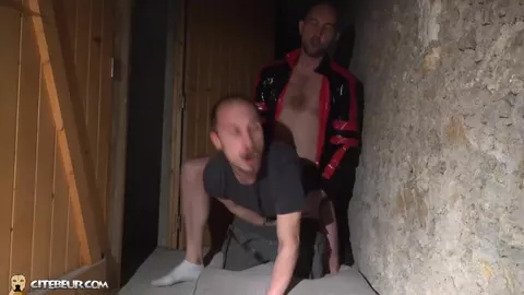 Si scopa hard nelle cantine