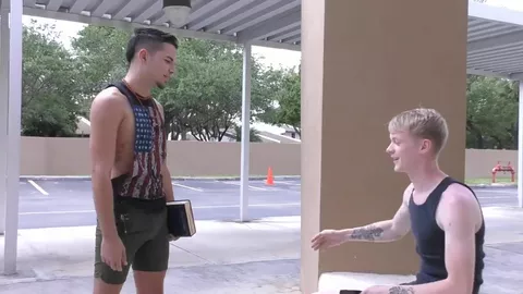 Una salchicha para la cena – Archie Bakk & Dallas Ari