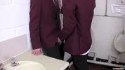 Baisé dans les toilettes du lycée - Kyle Wilkinson, Kai Alexander