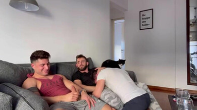 Threesome avec deux grands mecs