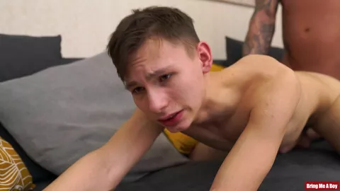 Den Fitness se folla al joven Rimi Morty