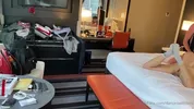 Ragazzo giovane carino filmato dagli amici