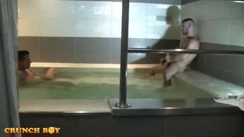 Plan chaud dans le jacuzzi du sauna