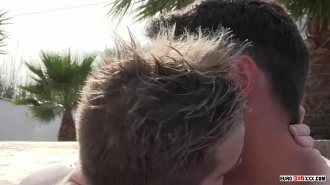 Crème solaire au sperme – Youri Chevalier & Taylor Blaze