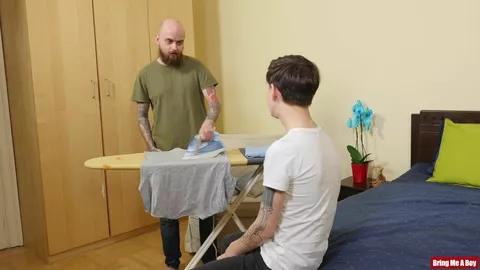 Eine helfende Hand vom Stiefvater