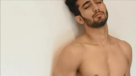 Der Fotograf bläst seinem Model