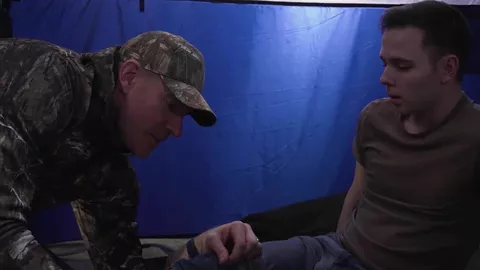 Se rapprocher de Daddy – Chapitre 4 – Invité pour une nuit (bareback)