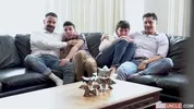 Giovane coppia offerta a una coppia di daddy — Tanner Thickke, Teddy Torres, Edward Terrant, Rocky Vallarta