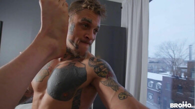 Ils aiment être baisés devant leur mec soumis