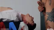 Eles adoram ser comidos na frente do namorado submisso