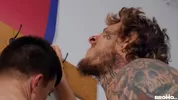 Eles adoram ser comidos na frente do namorado submisso