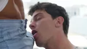 Leo a une longue bite épaisse