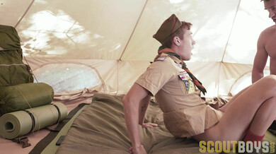 Scout inculato in tenda
