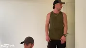 Caleb Mills e Leon Foreman dividem uma transa bi apimentada com a latina Yulissa Fox!