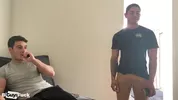 Caleb Mills e Leon Foreman dividem uma transa bi apimentada com a latina Yulissa Fox!