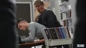 Sesso discreto in biblioteca – Felix Fox e Ryan Bailey