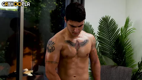 Caleb e seu corpo perfeito!