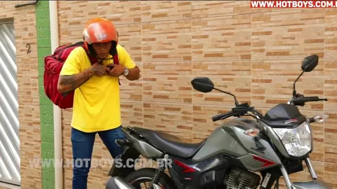 Ha ordinato la pizza e ha preso cazzo – Junior Rodrigues & Pedro Zull (bareback)