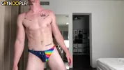 Brincadeira anal, desfile de underwear e uma gozada massiva com seu modelo favorito