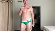 Brincadeira anal, desfile de underwear e uma gozada massiva com seu modelo favorito