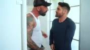 Pollón en los gloryholes del baño público – Beau Butler & Drew Sebastian