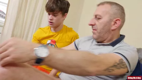 Mon step-daddy m’initie au sexe – Vincent Stone, Jean Gilliam