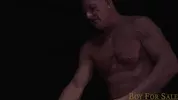 Joven gigoló al servicio de un daddy rico