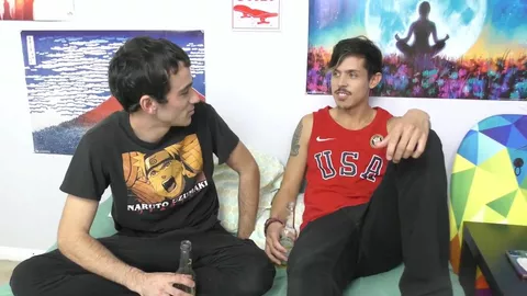 Mikey se folla a Cody Raw en el internado