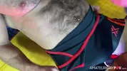 Ein Mund und ein Arsch durchs Gloryhole gefickt