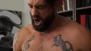 Alpha Wolfe fa lavorare sodo Alfonso Osnaya