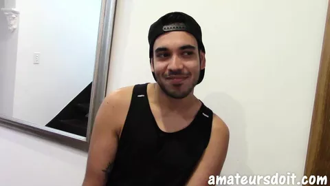 ASTON: carino twink amatoriale